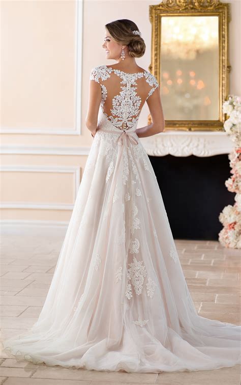 Romantic Lace Plus Size Wedding Dress With Cameo Back