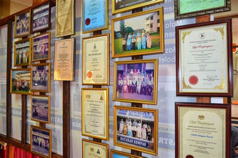 Galeri sejarah persatuan sejarah malaysia diwujudkan bagi tujuan merakamkan sejarah persatuan sejarah malaysia dan maklumat sejarah malaysia sepintas lalu. Galeri Sejarah SK Gemereh: Sudut Sejarah Sekolah