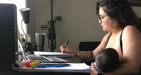 Profesor Prohíbe A Su Alumna Amantar A Su Bebé Durante