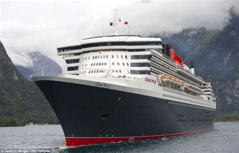 Worlds Largest Passenger Ship The Queen Mary 2 Sails Into New Zealands Eighth Wonder Of The