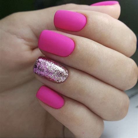 Acrilico marron con purpurina dorada. #moda #uñas en rosa y dorado | Manicura de uñas, Uñas ...