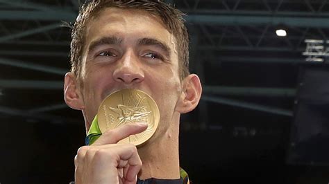 michael phelps ties 2 000 year old olympic record youtube