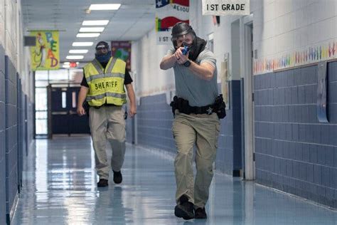 In Mass Shootings Police Are Trained To ‘confront The Attacker The