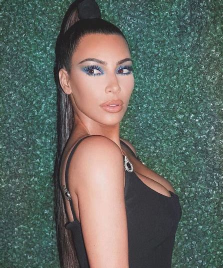 Kim Kardashian Posta Foto Nua Para Promover Perfume Redetv