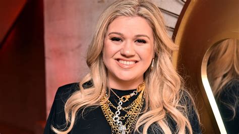 Kelly Clarkson Stuns In Sleek Leather On Star Packed Talk Show