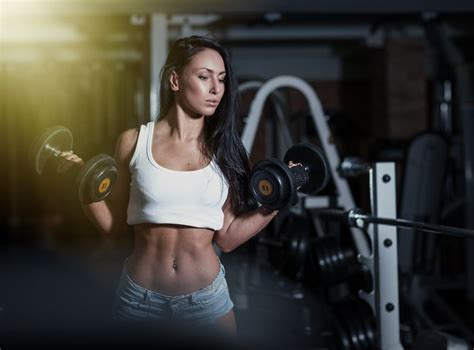 One Very Girly Reason To Lift Weights As You Build Muscle Your Body