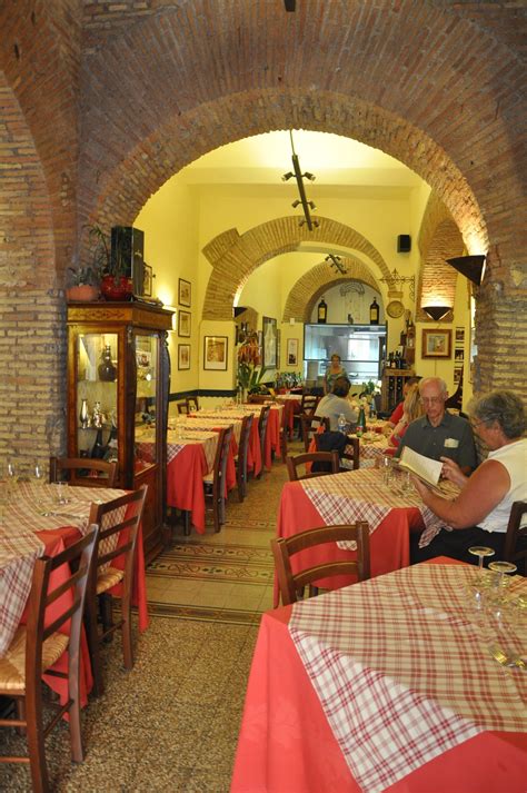 The Dos And Don Ts Of Eating In Italy Walks Of Italy Italy Vacation Best Places In Italy