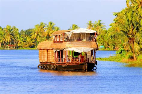 Why Foreigners Love Alleppey Backwater Lagoon Resorts In Kerala