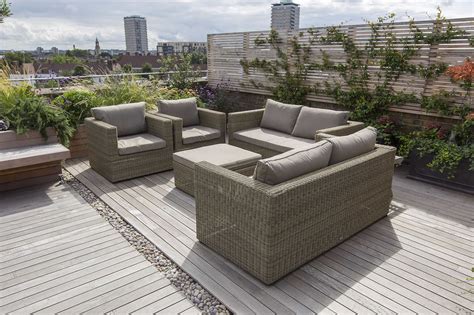 The museum itself is placed in the east side of central park, and from the roof terrace at the cantor roof garden nyc you get a completely magical view across the park and the surrounding. Artificial Roof Garden Small Contemporary Inspiration ...