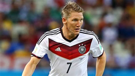Football world champion with @dfb_team former player of @fcbayern, @manutd & @chicagofire expert at @sportschau. World Cup: German midfielder Bastian Schweinsteiger blasts ...