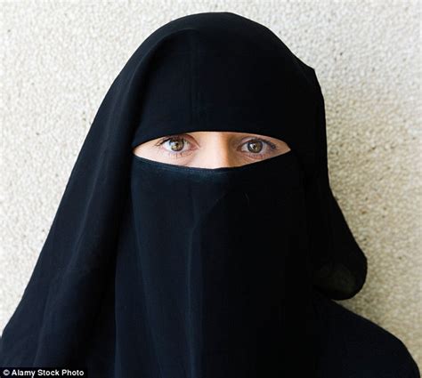 Egypt Considers Banning Women From Wearing The Niqab Veil Daily Mail