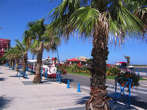 Неподалеку расположен plage naturiste de saint pierre la mer. Saint Pierre La Mer, Lazurowe Wybrzeże, Francja, największa...