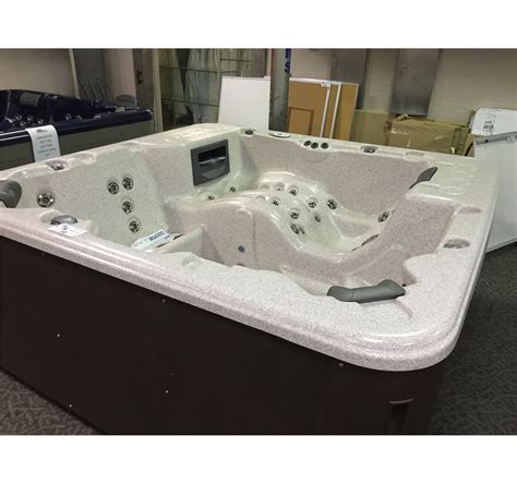 Clearwater Spas Divine Resort Series Hot Tub With 108 Jets And Lounger With 5 Seats