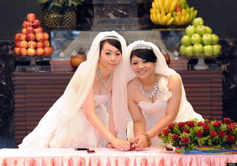 Taiwans First Same Sex Wedding Held At Buddhist Monastery