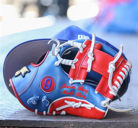 Wisdom retrieved it and fired a strike to nab o'neill at second. What Pros Wear Javy Baez' 2017 SSK I-Web Glove What Pros Wear