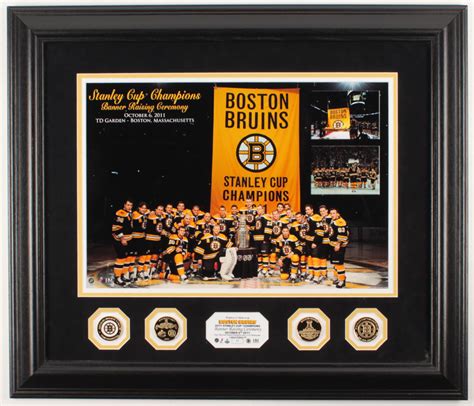 Boston Bruins 2011 Stanley Cup Champions Banner Raising Ceremony Le 24
