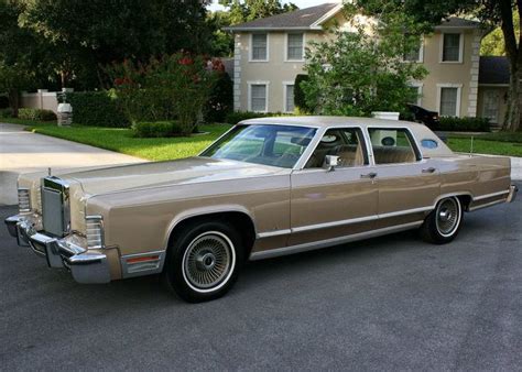1978 Lincoln Continental Town Car 4-Door Sedan | American classic cars, Lincoln cars, Classic
