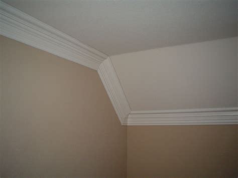 To get the miter angle for that transition, you just read the ceiling angle, subtract 90° for the other side of the transition, then subtract the result from 180° and divide the remainder in half. Crown Mouldings Installed Detailed Crown Moulding Photos ...