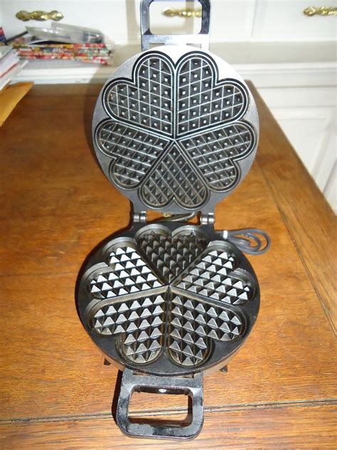 Vitantonio Five Of Hearts Waffler Waffle Maker Rare Waffle Maker