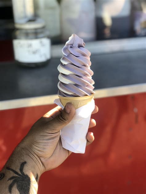 The Swirl Of This Ice Cream Cone Xpost From R Nocontextpic R Oddlysatisfying