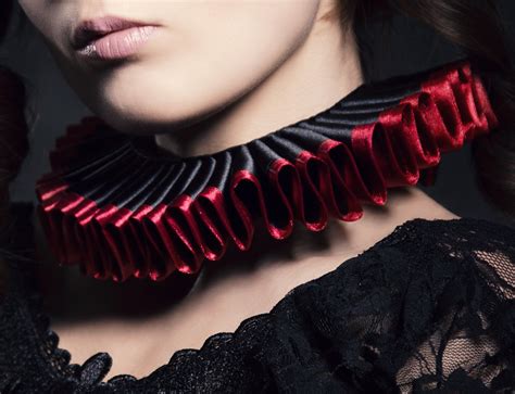 Black Elizabethan Collar With Burgundy Details Noir Romantique