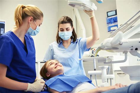 Thinking of Becoming a Dental Assistant? Here’s What You Need to Know