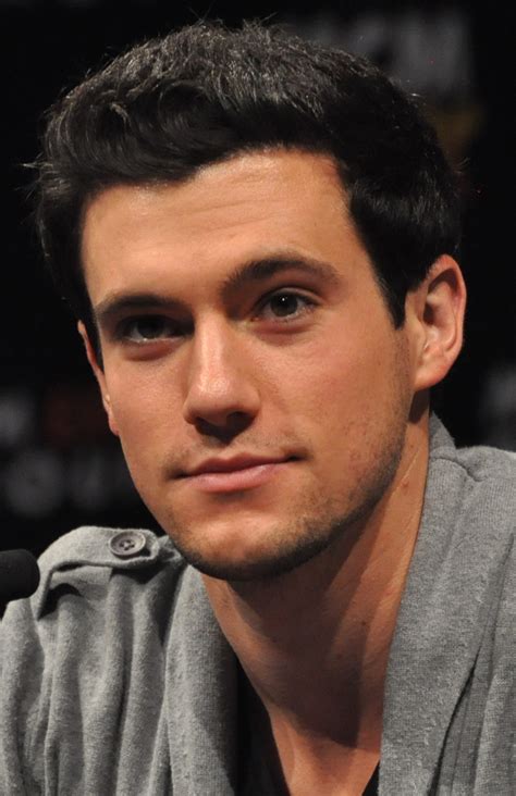 Drew roy, who played bad boy jesse on the last two seasons of hannah montana, shared an adorable pic of his newborn on instagram sunday (march 5). Drew Roy - Wikipedia