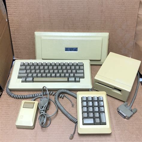 Vintage Apple Keyboard M0110 With Cable Mouse And Numeric Key Pad