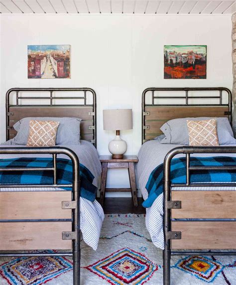 20 Ideas For Putting Two Beds In One Small Room