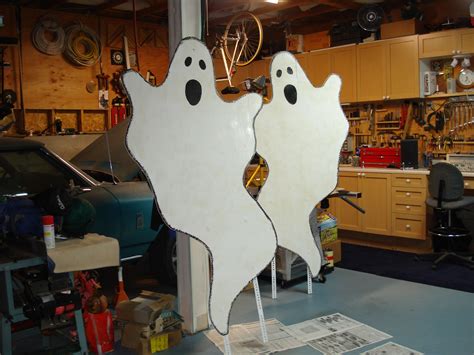 Wooden Ghosts For Halloweenwhoever Made These They Are