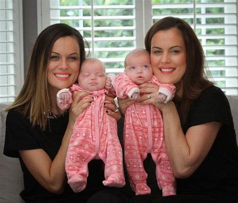 Something Shocking Happens When Identical Twins Give Birth On The Same Day Wanderoam