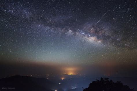 Twan Milky Way And Meteor Over Mount Jizu