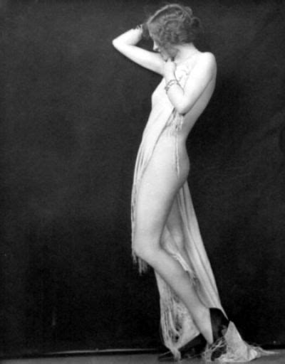 1927 C Ziegfeld Girl Hazel Forbes Photographed By Tumbex
