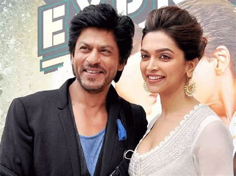 shah rukh khan deepika padukone pathan pathan film दीपिका पादुकोण की फीस उड़ा देगी होश शाहरुख