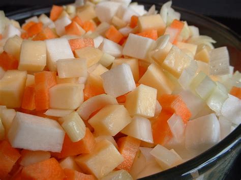 Macedoine diced cut is a diced cube, 0.5 cm (just under ¼ in) square, larger than the. Macedoine vegetables - cookeryskills