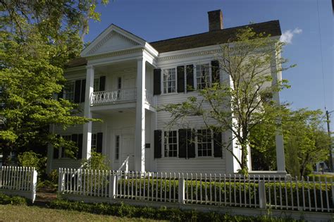 Historic Home and 1827 Roseland Cemetery Tour in beautiful Monticello