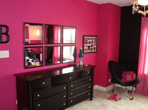 Create Elegant Look For Your Bedroom With Black And Pink Bedroom Designs