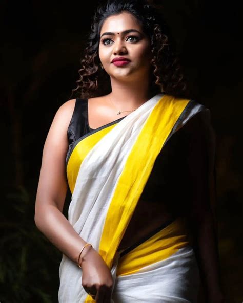 Tamil Actress Shalu Shamu In Saree Hot Photos Gallery Latest Hot And Sexy Photoshoot Photos