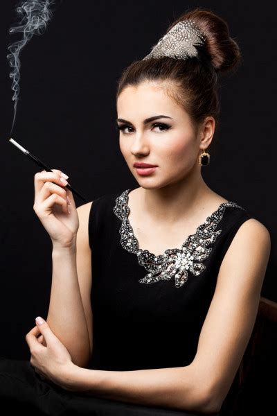 Elegant Hot Brunette Woman Smoking A Cigarette — Stock Photo
