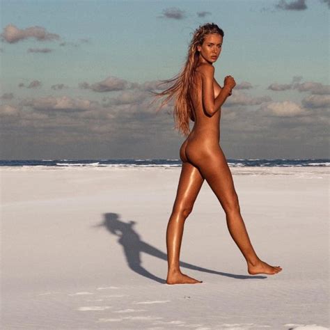 Renee Somerfield Nude Posing At The Beach The Fappening