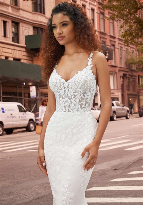 Lace Wedding Dresses With Sleeves And Open Back
