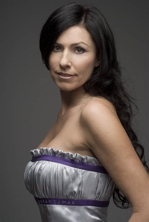 The hungarian soprano erika miklósa (1971) began her career at the age of 19, the youngest contracted singer ever in the history of the hungarian state opera, where she would stay eight years. OPERA: MIKLÓSA ERIKA