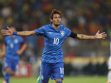 nejˈmaʁ dɐ ˈsiwvɐ ˈsɐ̃tus ˈʒũɲoʁ; Neymar Brazil blue jersey celebrating - Neymar Wallpapers