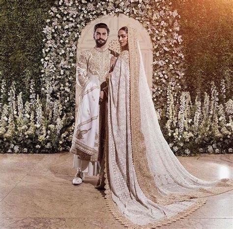 Deepika Padukone Ranveer Singh Official Wedding And Reception Photos Lehenga Like4like Kleider