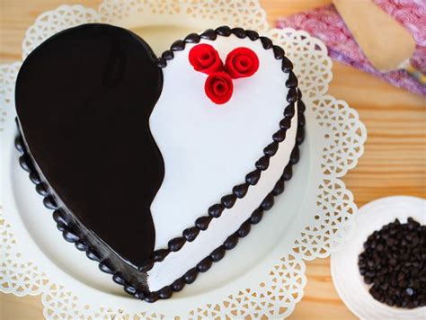 Express your love and affection on this day in a romantic way. Heart Shaped Choco Vanilla Cake - Heart-licious Pleasure ...