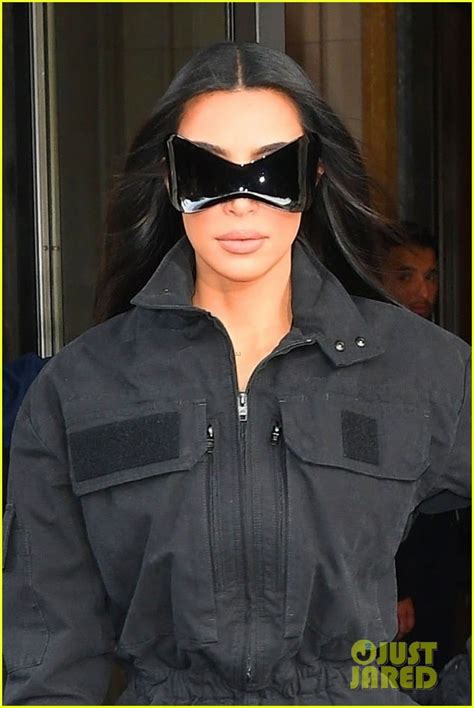 Kim Kardashian Wears Futuristic Sunglasses For A Day Out In Nyc Photo 4654094 Kim Kardashian