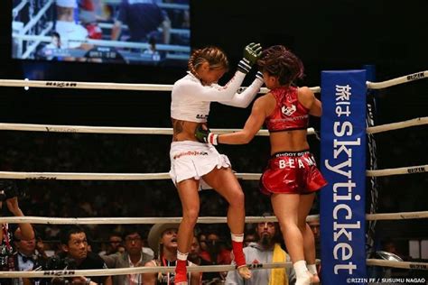 Two Female Boxers In The Ring During A Boxing Match One Is Wearing Red