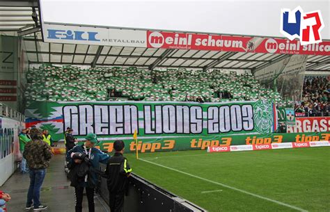 De ploeg speelt haar thuiswedstrijden in de keine sorgen arena , een stadion met een capaciteit van 7.680. SV Ried - SK Rapid Wien | Ultras Rapid