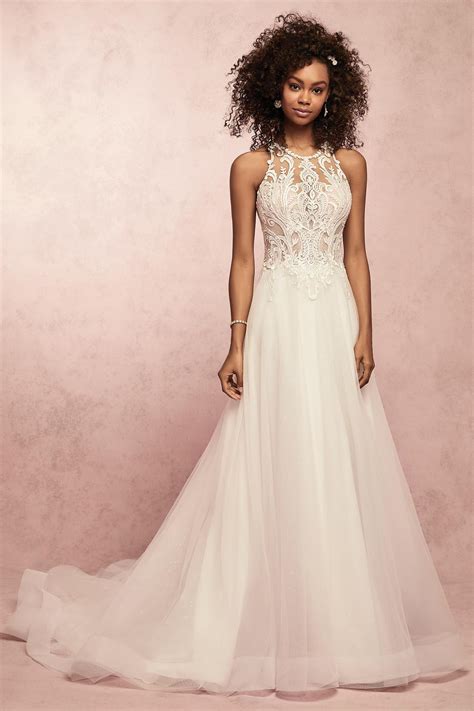 We come in different shapes and figures, we are very different from one another and therefore when looking for the ideal wedding dress, we have to be sure that what we are about to wear will be the perfect fit. Ardelle Wedding Dress from Rebecca Ingram - hitched.co.uk