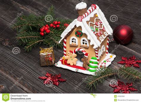 Voici toutes les étapes en vidéo de ce dessert enchanteur qui viendra sublimer vos tables de noël et de la saint sylvestre. Maison De Pain D'épice, Décoration De Noël Photo stock ...